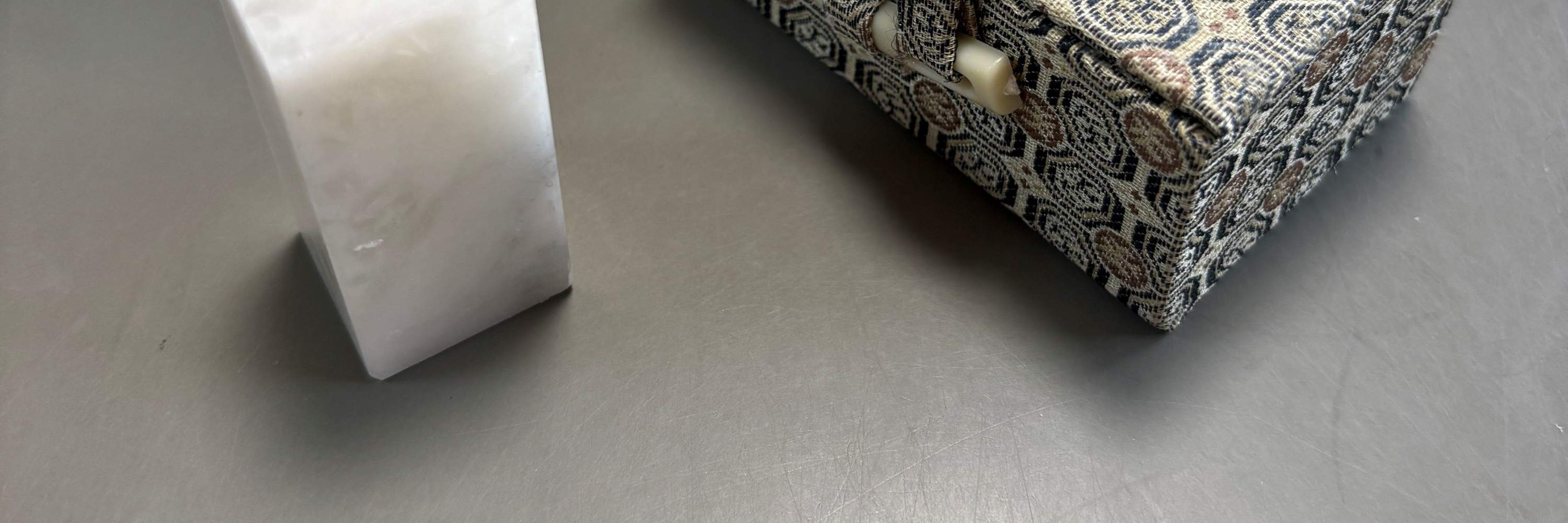 完成した印鑑を保管する箱や朱肉等をお持ちかえりいただけます。